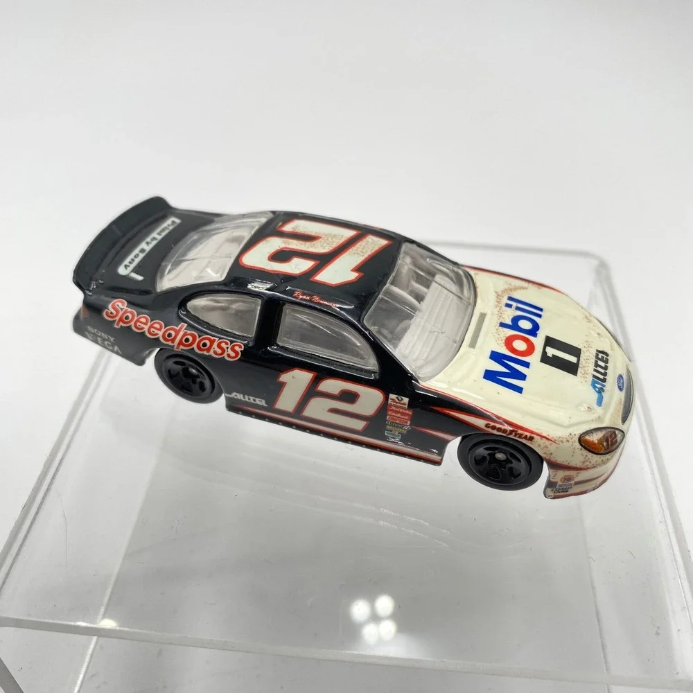 Hot Wheels 1999 #12 Mobil‎ Speedpass Ryan Newman Diecast Race Car 164 Scale